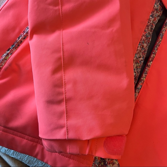 O’Neill Ski/ Snowboard Jacket - Picture 6 of 9